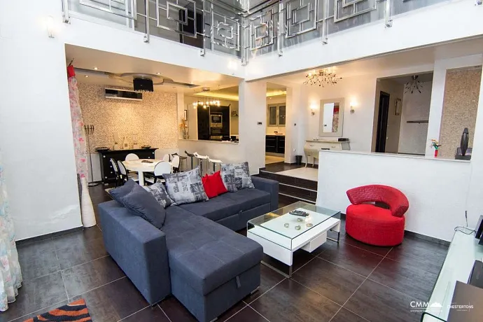 Luxusvilla mit Pool in Budva