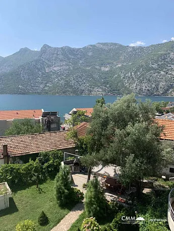 Apartment in Risan mit Meer- und Bergblick