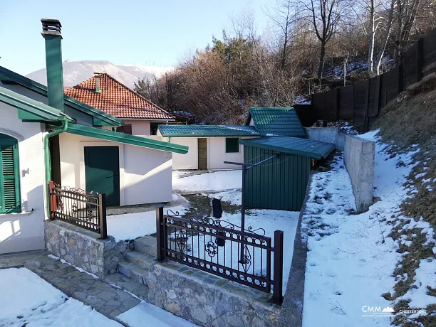 Dreistöckiges Haus in einem Bergparadies in Kolasin