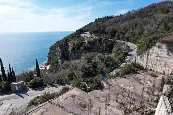 Grundstück 1580 m2 mit Projekt für ein Aparthotel in Rezevici