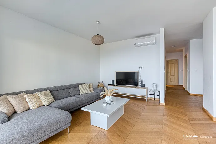Dreizimmerwohnung in Wohnanlage mit Pool, Blizikuće