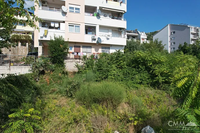 Ein Grundstück von 261m² in Budva