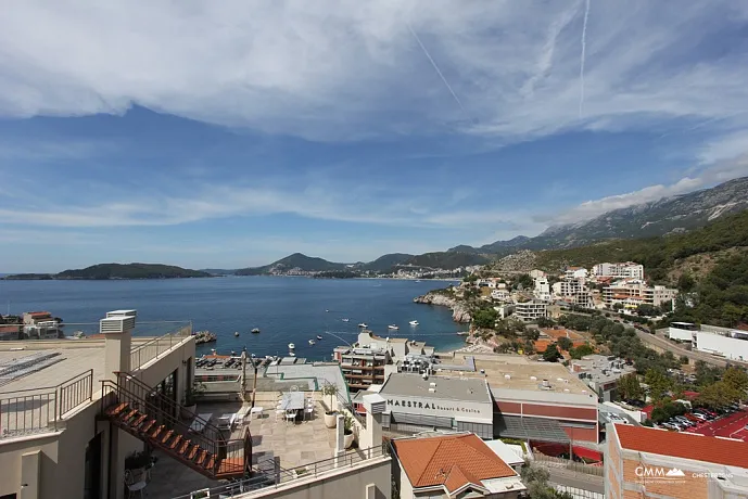 Apartment mit drei Schlafzimmern und Panoramablick auf das Meer