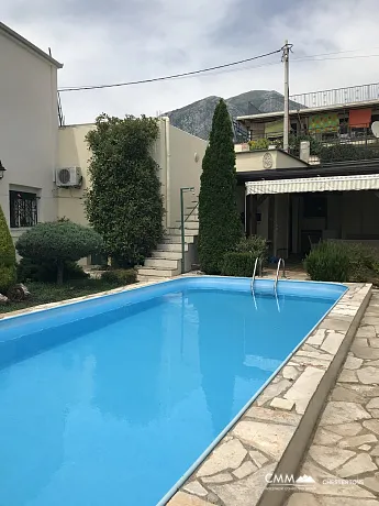 Haus mit Meerblick im Stadtteil Bar