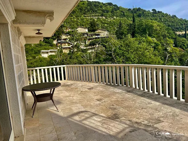 Apartments in exklusiver Lage unweit von Budva mit Meerblick