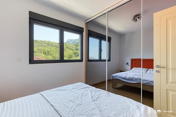 Dreizimmerwohnung in Wohnanlage mit Pool, Blizikuće
