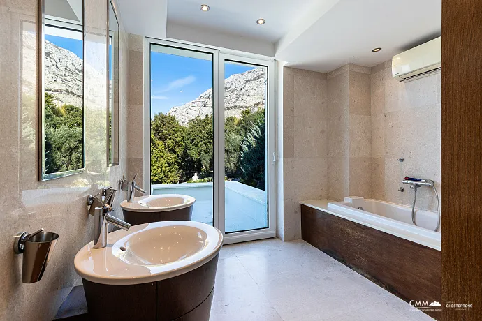 Elegantes Steinhaus mit Meerblick in der Nähe von Sveti Stefan