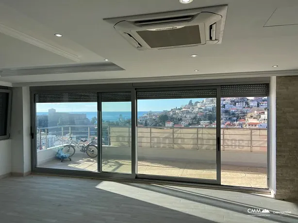 Penthouse in Ulcinj mit Meerblick