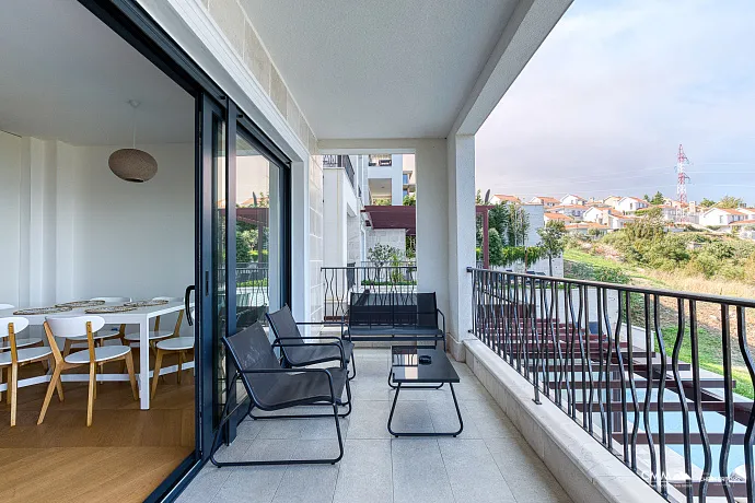 Dreizimmerwohnung in Wohnanlage mit Pool, Blizikuće