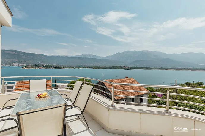 Zweizimmerwohnung mit Meerblick, 60 m vom Strand entfernt – Tivat