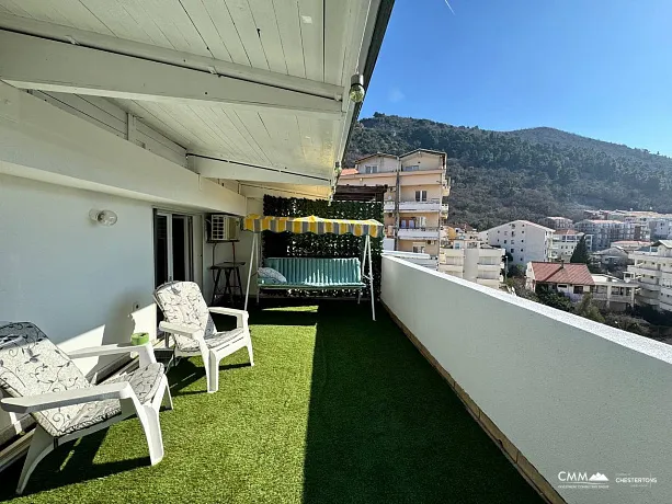 Apartment mit einem Schlafzimmer, großer Terrasse und eigenem Parkplatz in einem ruhigen Teil von Budva