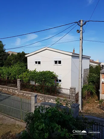 Haus in ruhiger Lage in Dobra Voda 100m²