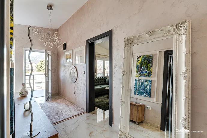 Zweistöckiges geräumiges Haus in Sutomore