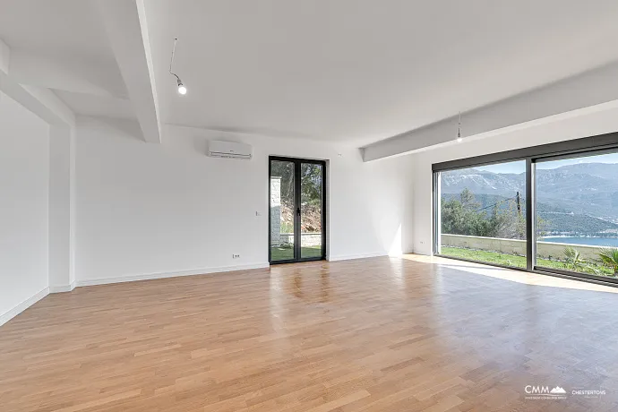 Luxuriöse Neubauvilla mit Panoramablick auf das Meer und die Altstadt von Budva