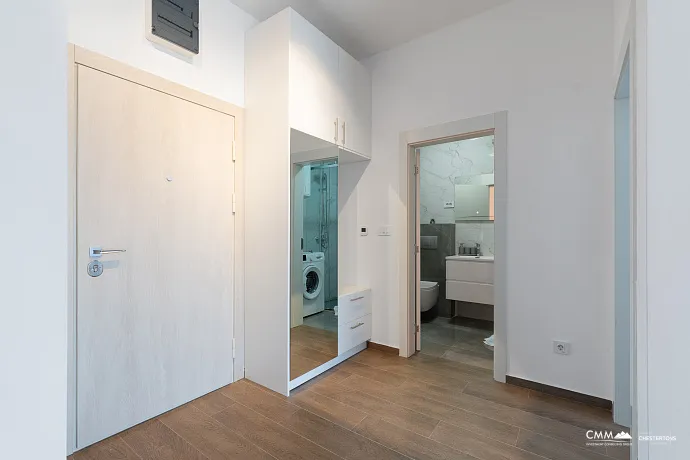 Sonnige Einzimmerwohnung mit 42 m² in Budva, nahe dem Meer.
