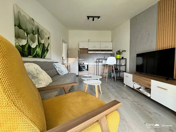 Apartment mit einem Schlafzimmer, großer Terrasse und eigenem Parkplatz in einem ruhigen Teil von Budva