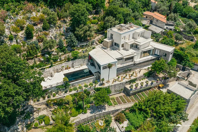 Elegantes Steinhaus mit Meerblick in der Nähe von Sveti Stefan