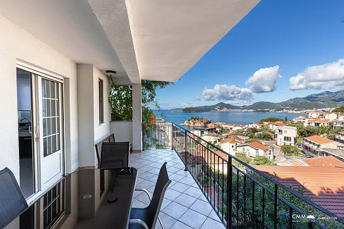 Apartment for sale overlooking the island of Sveti Stefan