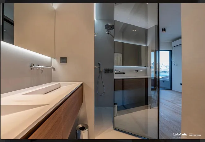 Dreizimmerwohnung in Budva mit herrlichem Blick