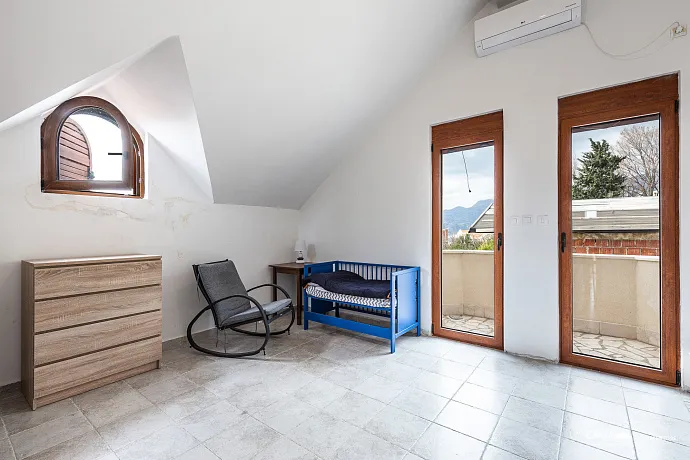 Geräumiges 3-stöckiges Haus mit Meerblick in Blizikuce
