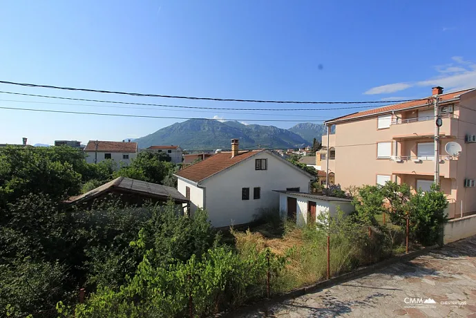 Haus in Bjelisi auf zwei Etagen mit großem Garten