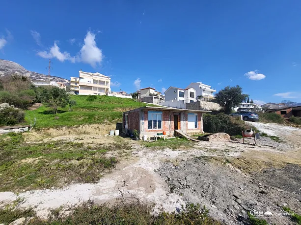 Grundstück mit Haus in Ivanovići, 905m²