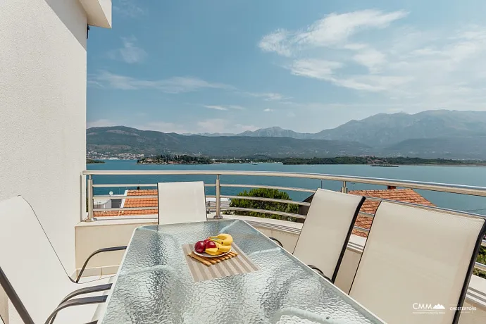 Zweizimmerwohnung mit Meerblick, 60 m vom Strand entfernt – Tivat