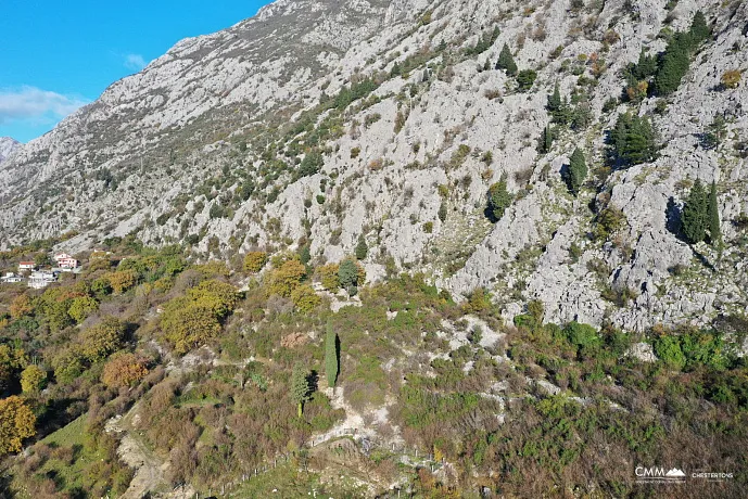 Zu verkaufendes Grundstück in Dobrota mit Meerblick