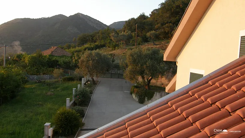 Dreistöckiges Haus in Kavac mit wunderschönem Meerblick