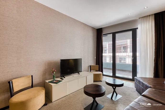 Luxuriös ausgestattete Wohnung in Bečići zu verkaufen – eine Gelegenheit, die man nicht verpassen sollte.