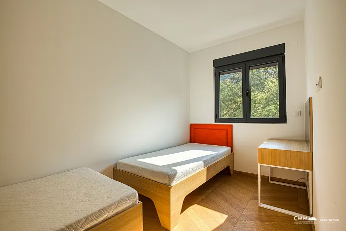 Dreizimmerwohnung in Wohnanlage mit Pool, Blizikuće