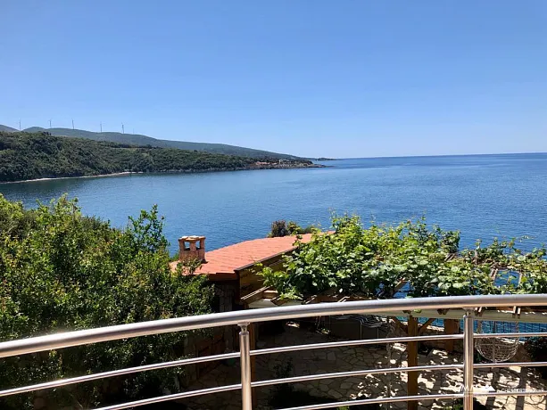 Wohnung 89m2 in erster Linie mit Panoramablick auf das Meer in Dobra Voda