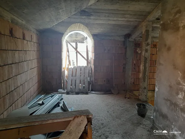 Haus zum Verkauf mit großem Grundstück in Cetinje