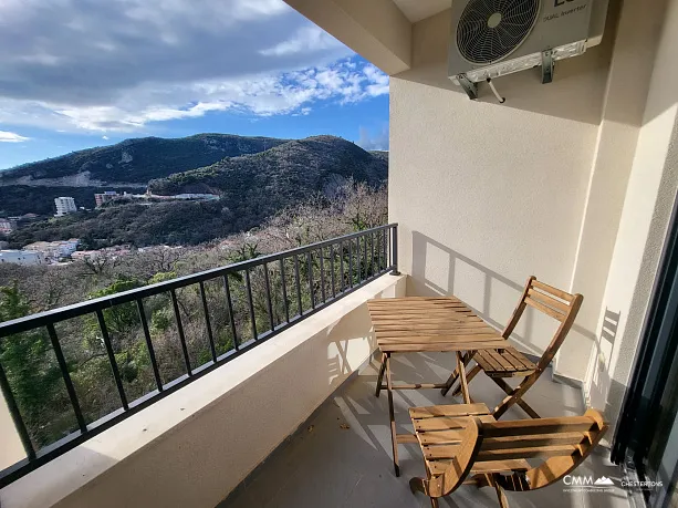 Möblierte Wohnung mit einem Schlafzimmer, Meerblick und Garagenplatz in einem neuen Gebäude