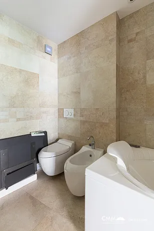 Luxuriöse Ein-Zimmer-Wohnung mit Designer-Innenraum