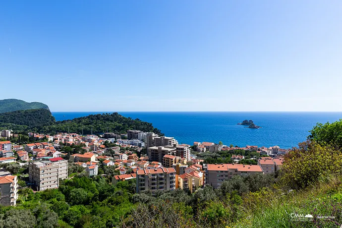 Drei-Zimmer-Wohnung in Petrovac mit Meerblick
