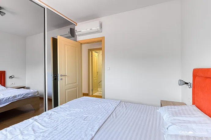 Dreizimmerwohnung in Wohnanlage mit Pool, Blizikuće