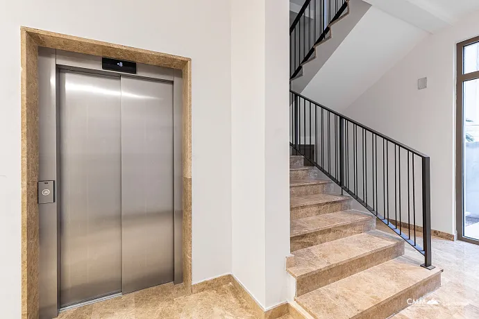 Komplex in Bečići in der Nähe des Meeres