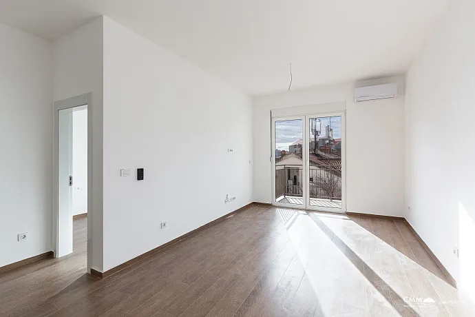 Sonnige Einzimmerwohnung mit 42 m² in Budva, nahe dem Meer.