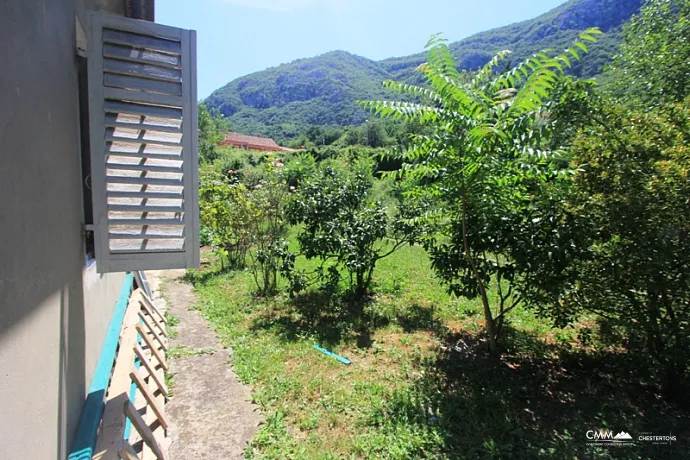 Haus mit großem Grundstück in Kotor