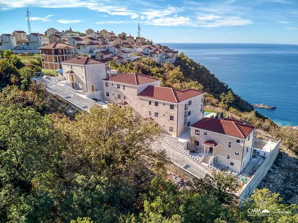 Dreizimmerwohnung in Wohnanlage mit Pool, Blizikuće