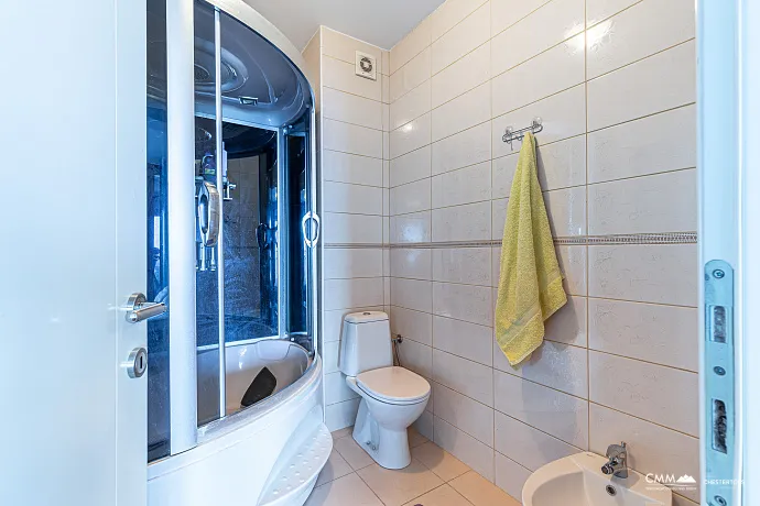 Drei-Zimmer-Wohnung in Petrovac mit Meerblick