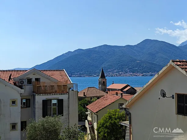 Eine Zwei-Zimmer-Wohnung mit Meerblick in Tivat