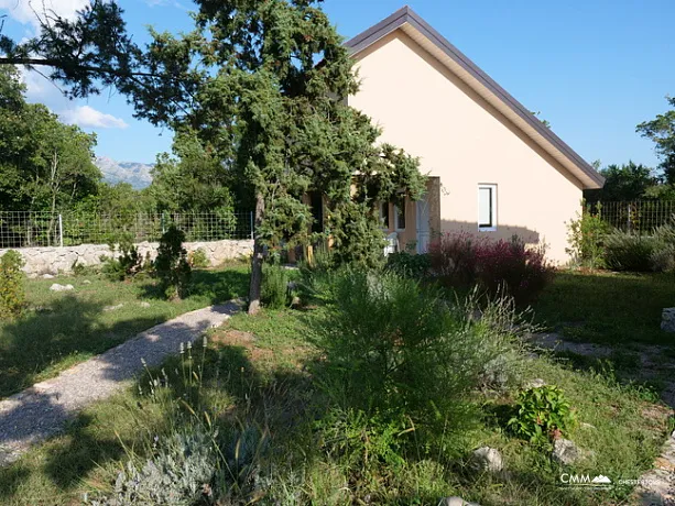 Zu verkaufen Häuser in Zagora auf einem großen Grundstück mit Pool