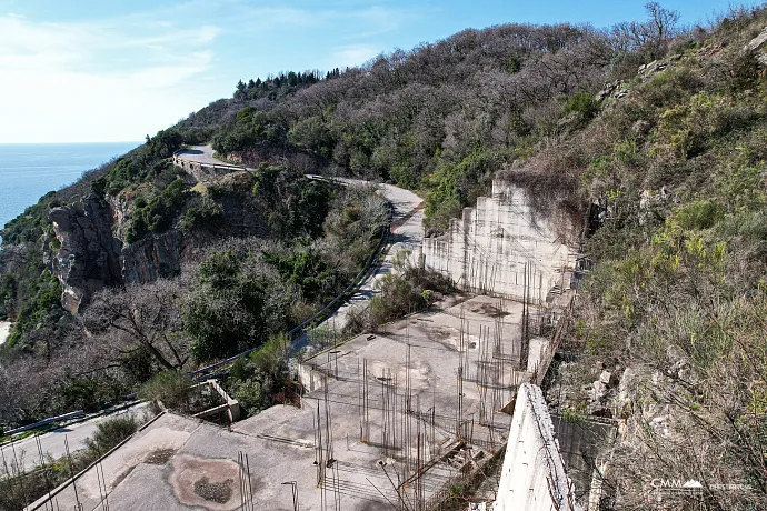 Grundstück 1580 m2 mit Projekt für ein Aparthotel in Rezevici