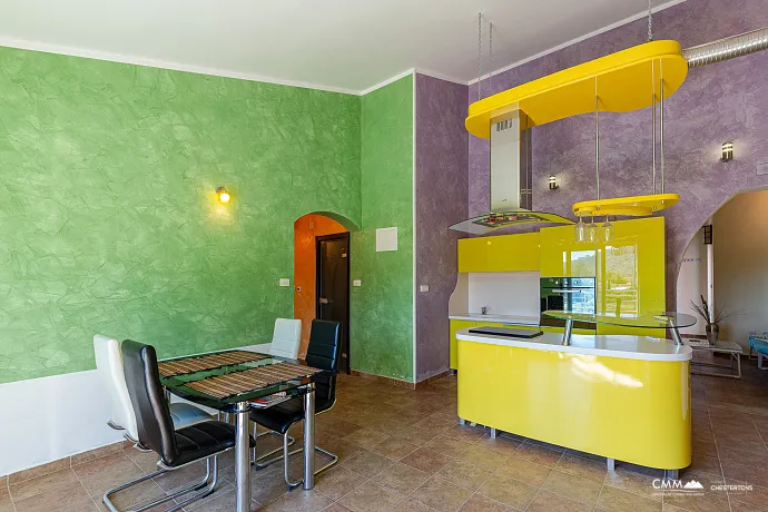 Dreizimmerwohnung in Lastva, 128 m²