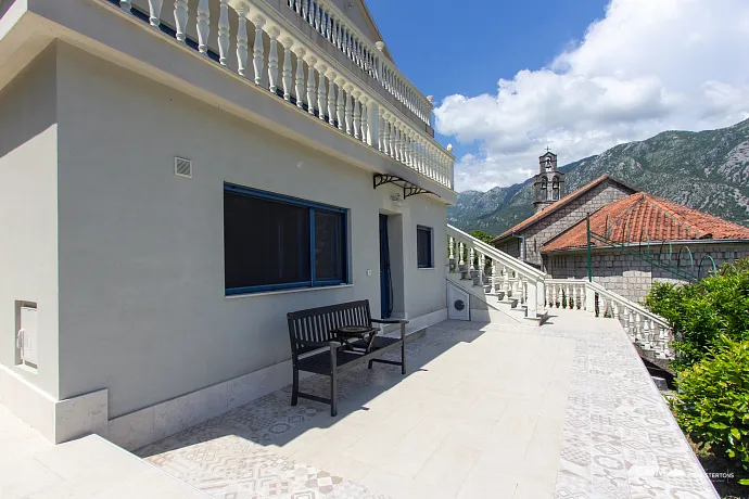 Spektakuläre Villa mit Pool und Blick auf die Bucht von Kotor