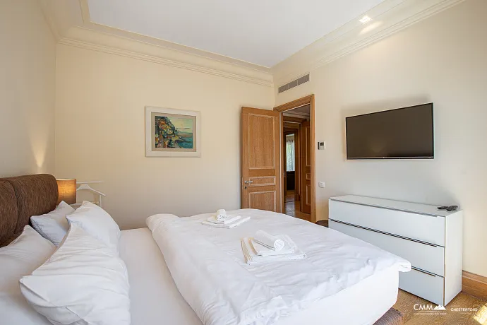 Luxuriöse Ein-Zimmer-Wohnung mit Meerblick in Porto Montenegro