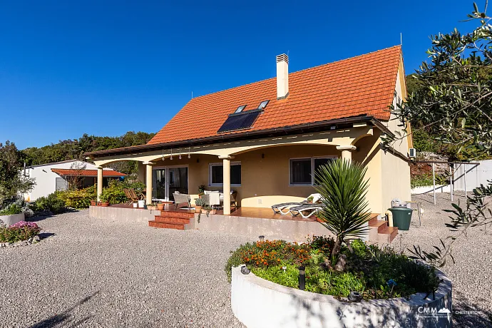 Familienhaus mit Panoramablick in der Nature