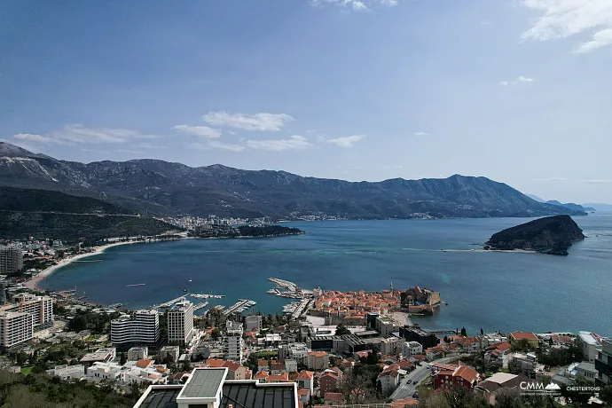 Luxuriöse Neubauvilla mit Panoramablick auf das Meer und die Altstadt von Budva